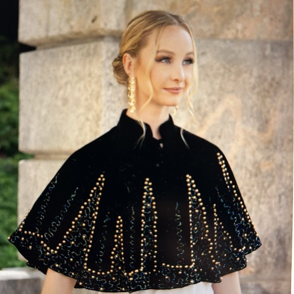 Women’s Saschi caplet . With detailed embellishments. - Picture 2 of 7